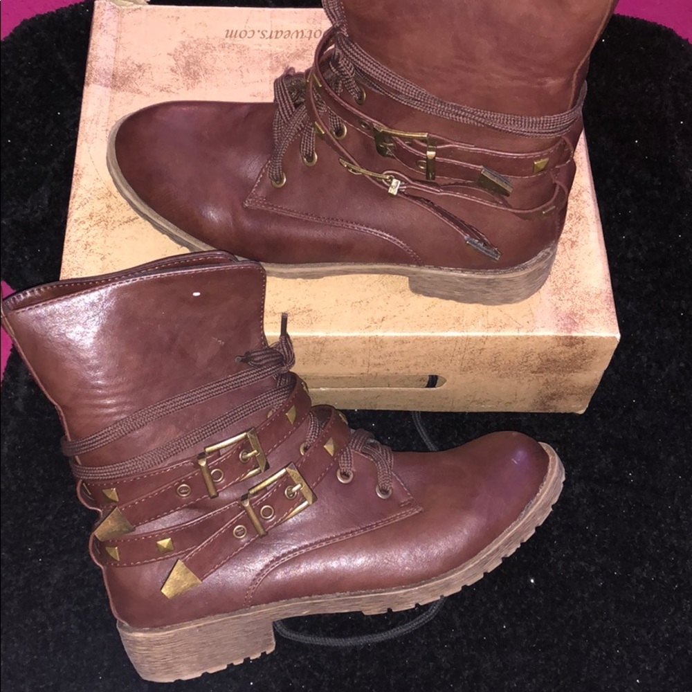 Super cute Stylish brown boots!